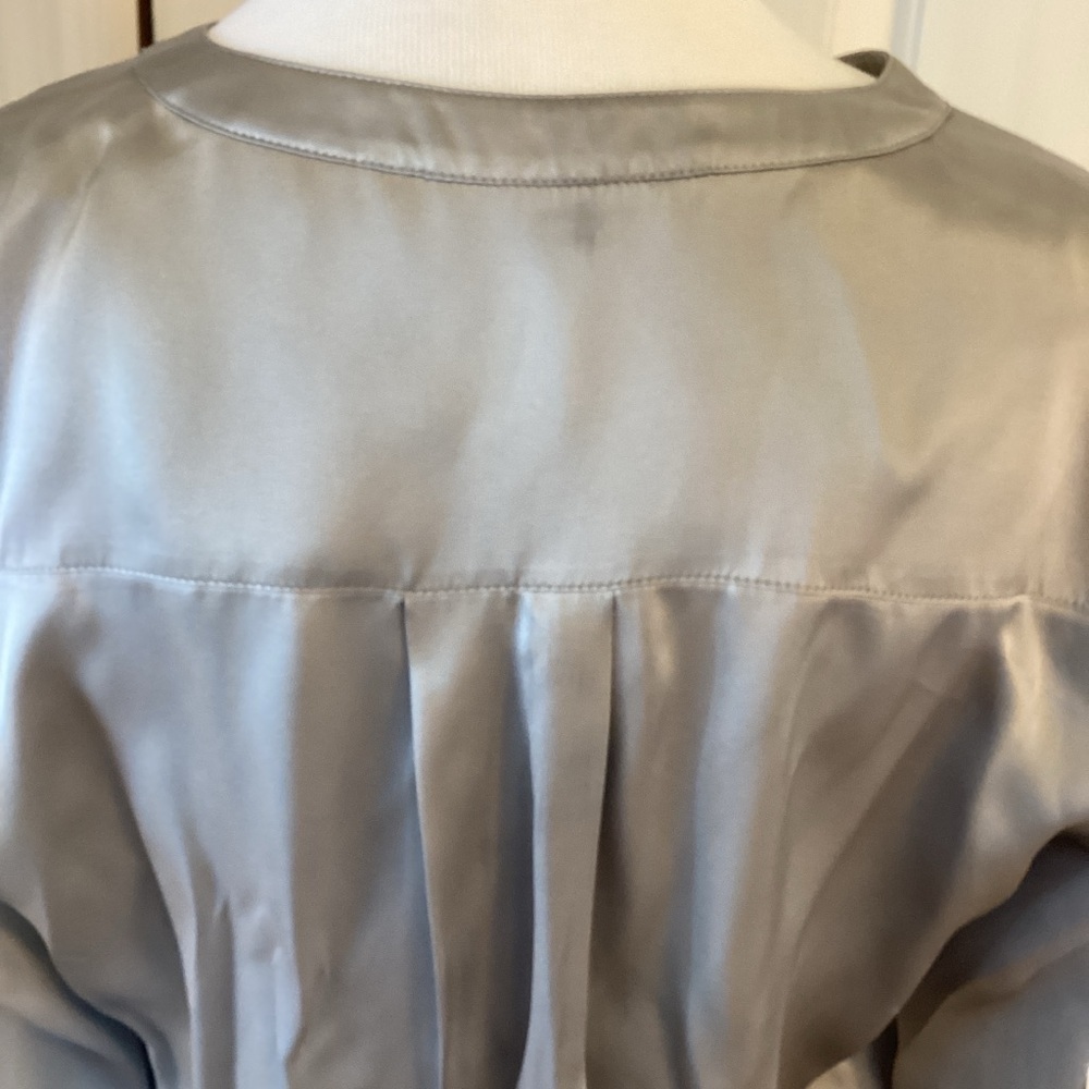 ANTONIO MELANI 100% Silk Shimmering Silver Tie Front Blouse Sz XS - Picture 4 of 12